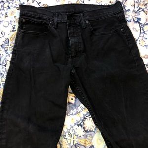 Black levi’s jeans
